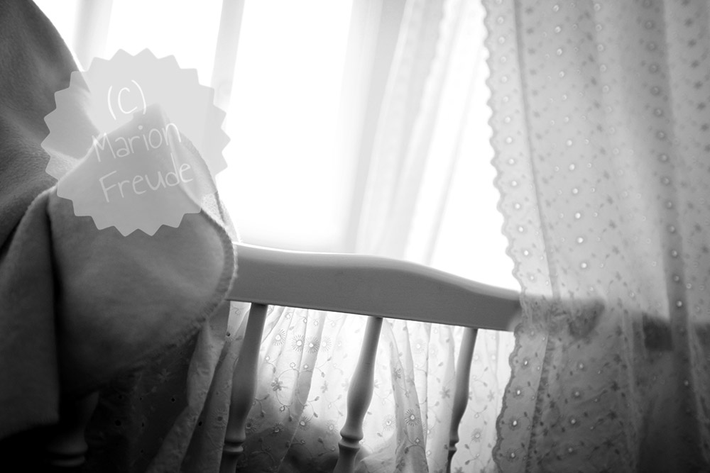 Foto Babywiege in schwarz weiß